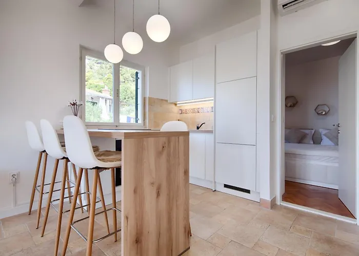 Pebble Apartment